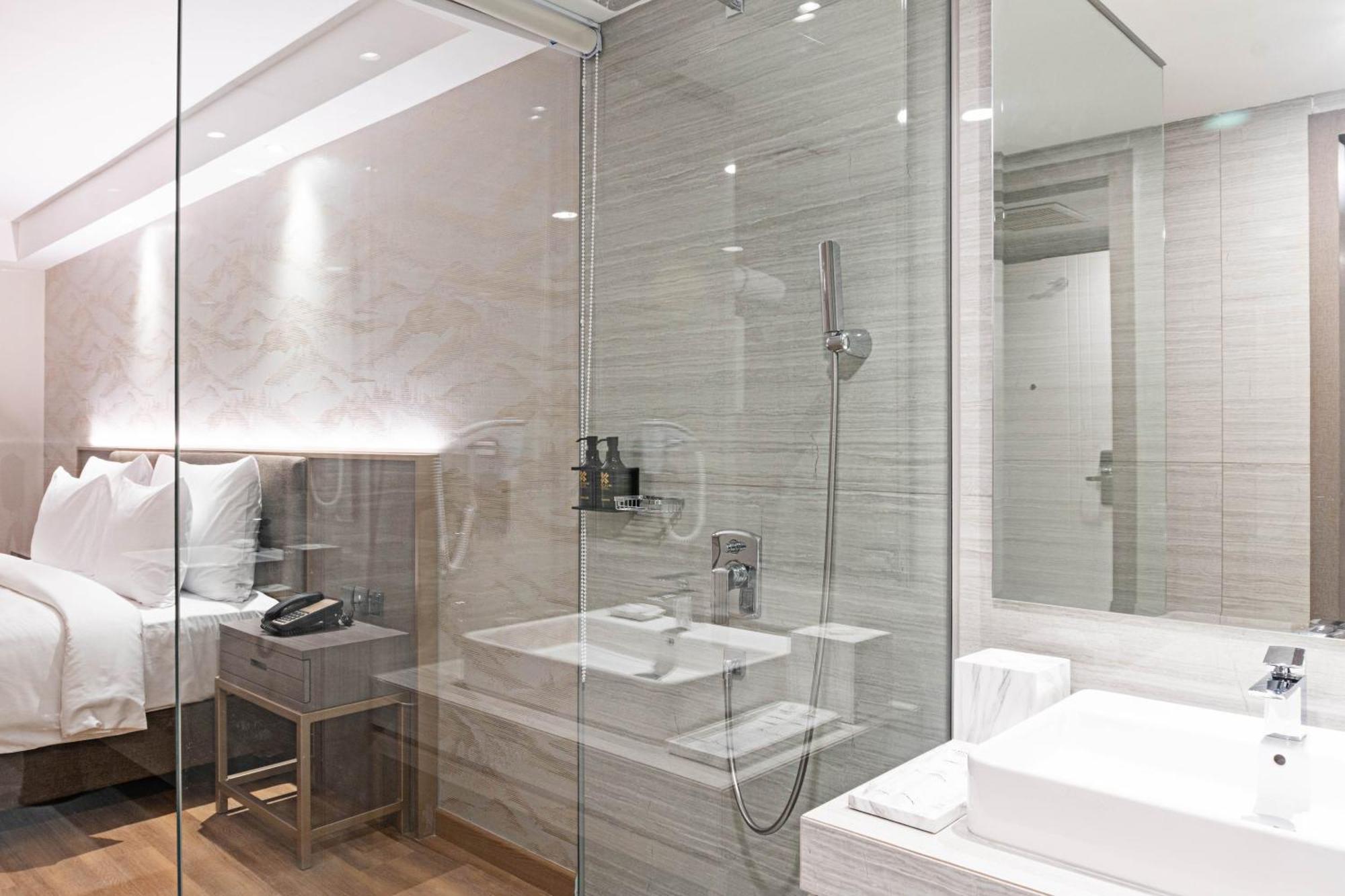 Platinum Hotel Tunjungan Surabaja Pokoj fotografie